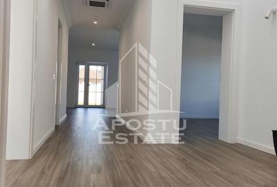 Casă cu 4 camere în Dumbrăvița
