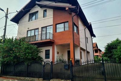 Casă cu 10 camere cu Teren 781 Mp în Cartierul Traian - 1