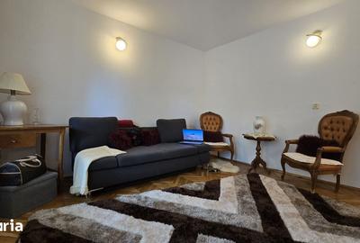 Casă cu 5 camere decomandat cu Teren 216 Mp în Central