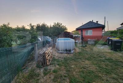 Casă individuală cu 2 camere cu Canalizare în Exterior Est