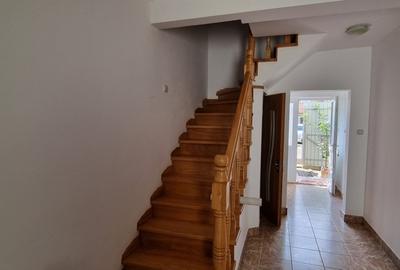 Casă cu 4 camere cu Teren 60 Mp în Central - 9