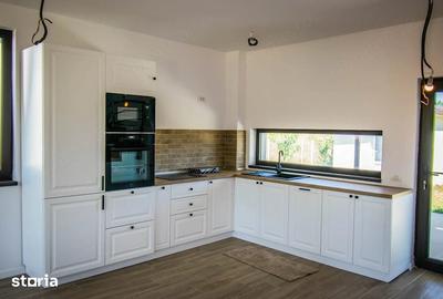 Casă cu Teren 475 Mp în Corbeanca
