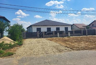 Casă cu Teren 370 Mp în Șag