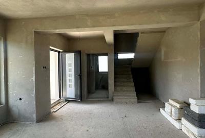 Casă cu 4 camere decomandat cu Teren 525 Mp în Central