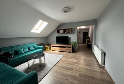 Apartament cu 2 camere decomandat, mobilat în Est