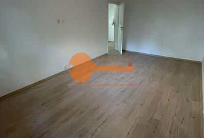 Apartament cu 2 camere decomandat în Apusului