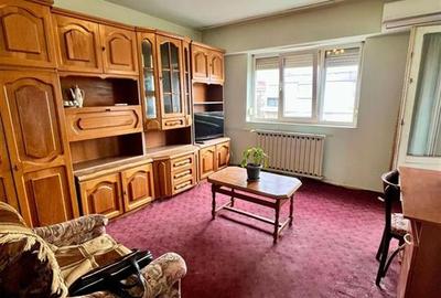 Garsonieră decomandată în Rogerius