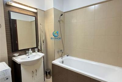 Apartament cu 3 camere decomandat în Astra