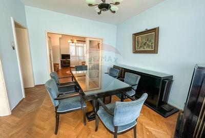 Apartament cu 3 camere semidecomandat în Unirii
