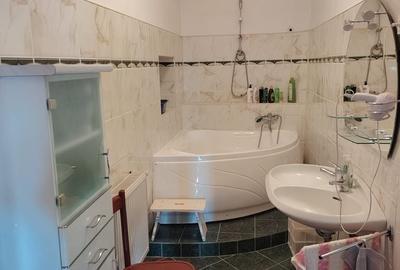 Casă cu 4 camere cu Teren 1083 Mp în Central - 8