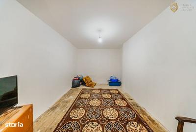 Casă cu 3 camere cu Teren 2880 Mp în Central