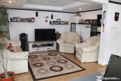 Casă cu 7 camere cu Teren 1580 Mp în Central - 13