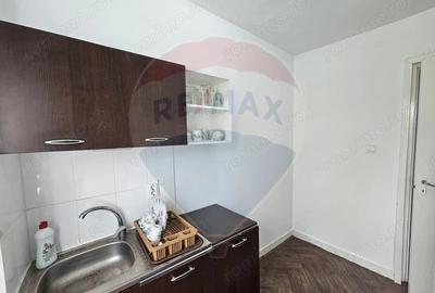 Apartament cu 3 camere semidecomandat în Central - 4
