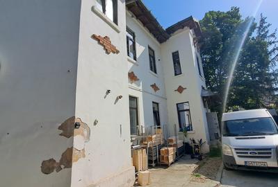 Casă cu 16 camere cu Canalizare în Capitale - 46