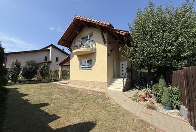 Casă individuală cu 4 camere cu Canalizare în Cetate