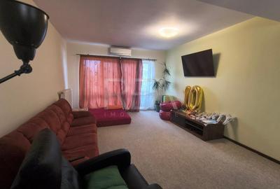 Apartament cu 3 camere semidecomandat, mobilat în Pajura