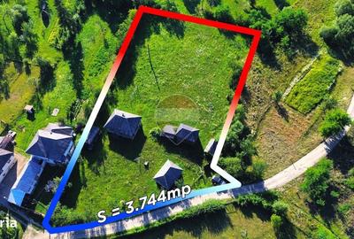 Casă cu 3 camere în Rozavlea