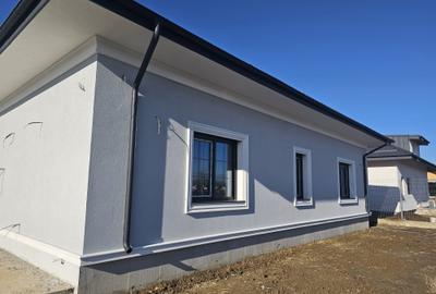 Casă individuală cu 5 camere cu Teren 600 Mp în Central