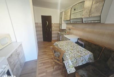 Apartament cu 3 camere decomandat în Tractorul - 6