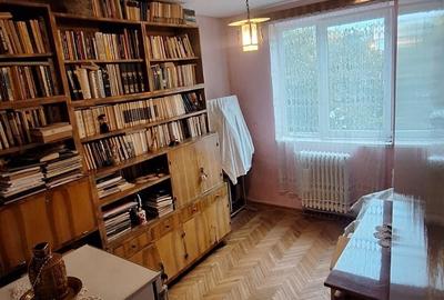 Apartament cu 3 camere decomandat în Decebal