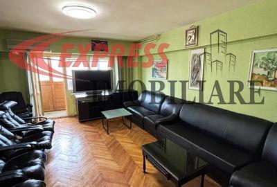 Apartament cu 3 camere decomandat, mobilat în Decebal