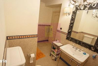 Apartament cu 4 camere decomandat în Clăbucet
