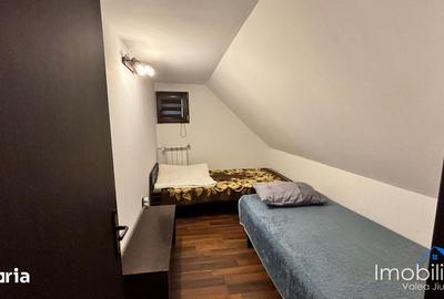 Casă cu 5 camere decomandat cu Teren 100 Mp în Petros - 2