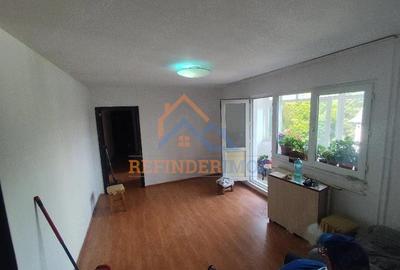Apartament cu 3 camere semidecomandat în Brâncoveanu
