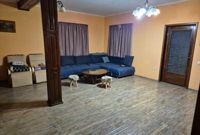 Casă cu 4 camere în Central