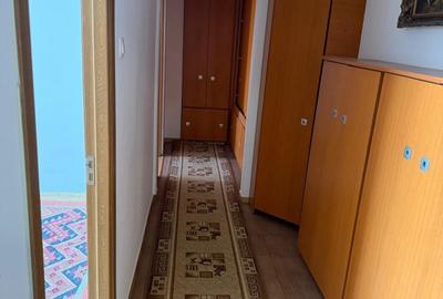 Apartament cu 3 camere decomandat în Exterior Vest