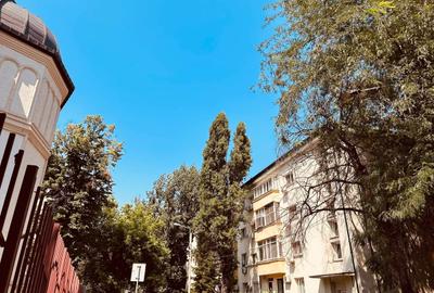 Garsonieră decomandată în Universitate