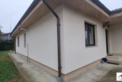 Casă cu Teren 500 Mp în Bercu Roșu