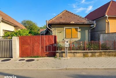 Casă cu 4 camere cu Teren 300 Mp în Central