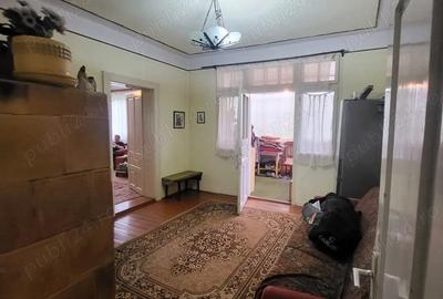 Casă cu 4 camere în Central
