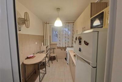 Apartament cu 2 camere semidecomandat, mobilat în Vatra Luminoasă