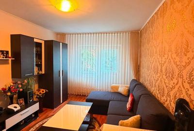 Apartament cu 3 camere decomandat în Astra - 1