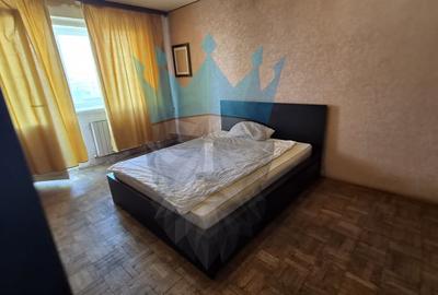Apartament cu 3 camere decomandat, mobilat în Tei
