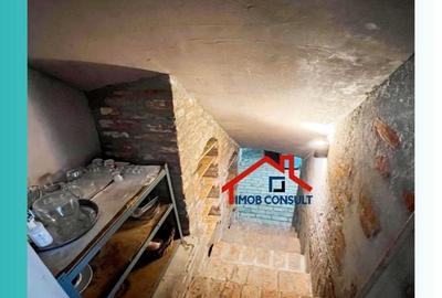 Casă cu 3 camere cu Teren 2700 Mp în Banca Națională - 2