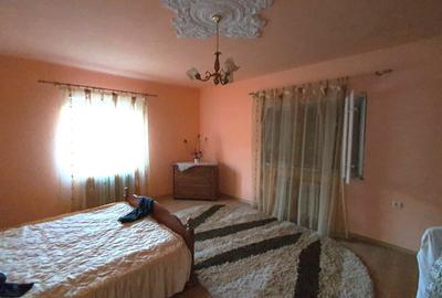 Casă cu 5 camere cu Teren 826 Mp în Sadu - 8