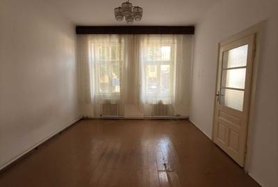 Casă cu 4 camere în Central - 2