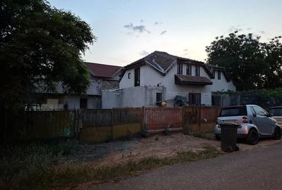 Casă cu 4 camere cu Teren 486 Mp în Plopi