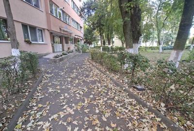 Apartament cu 2 camere semidecomandat în Aleea Carpați