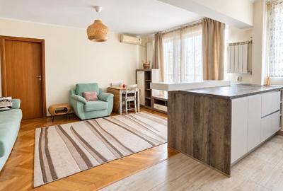Apartament cu 3 camere semidecomandat, mobilat în Titan