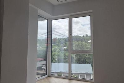 Apartament cu 3 camere semidecomandat în Sud