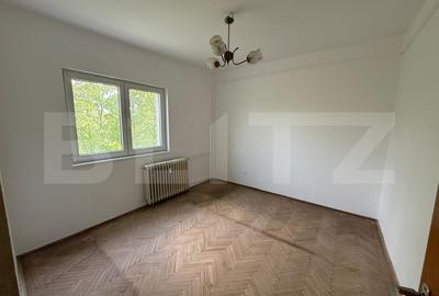 Apartament cu 3 camere semidecomandat în Nord