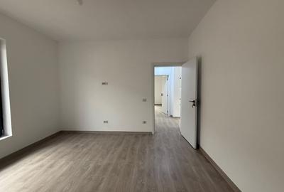 Casă cu 4 camere cu Teren 450 Mp în Sânmihaiu Român