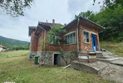 Casă cu 4 camere în Blăjeni