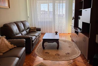 Apartament cu 3 camere decomandat în Nufărul