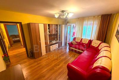 Apartament cu 3 camere semidecomandat, mobilat în Craiovița Nouă