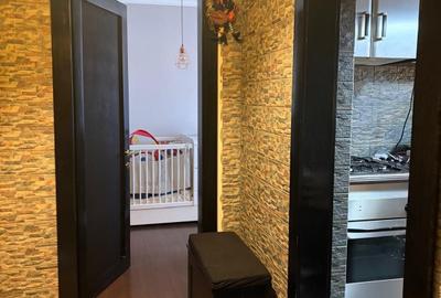 Apartament cu 3 camere semidecomandat în Calea București